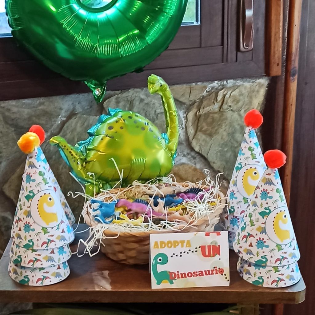 Pick decoración tarta dinosaurios en #sevilla para decorar tu #mesadulce